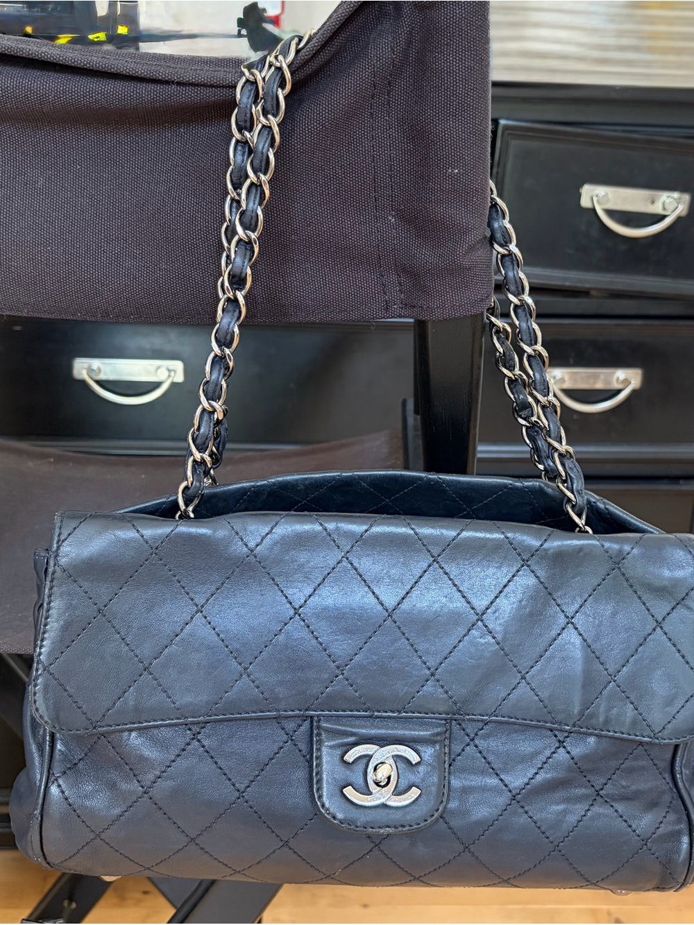 Beautiful Navy Lambskin Chanel Quilted Bag AUTHENTIC